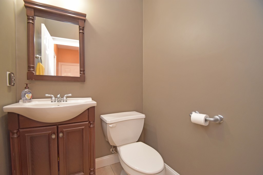 66 Ridgewood Road Worcester, MA 01606 - Photo 8 of 20 Gallery Image 8