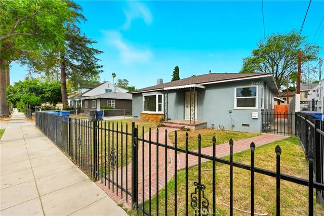 a view of a house with backyard and sitting area