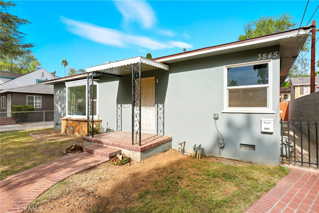 3841 Locust Street Riverside, CA 92501 - Photo 5 of 57 a house view with a outdoor space