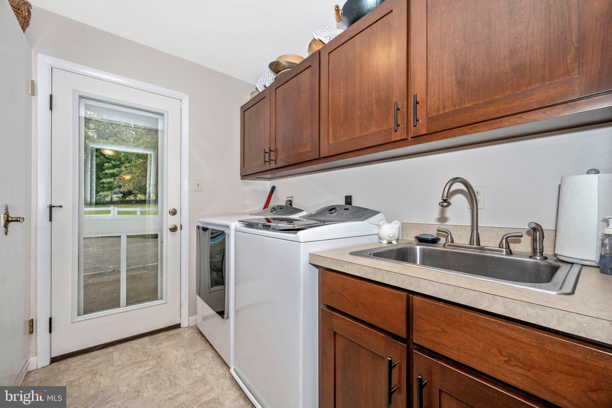 23036 Foxville Road Smithsburg, MD 21783 - Photo 22 of 135 Laundry beside kitchen