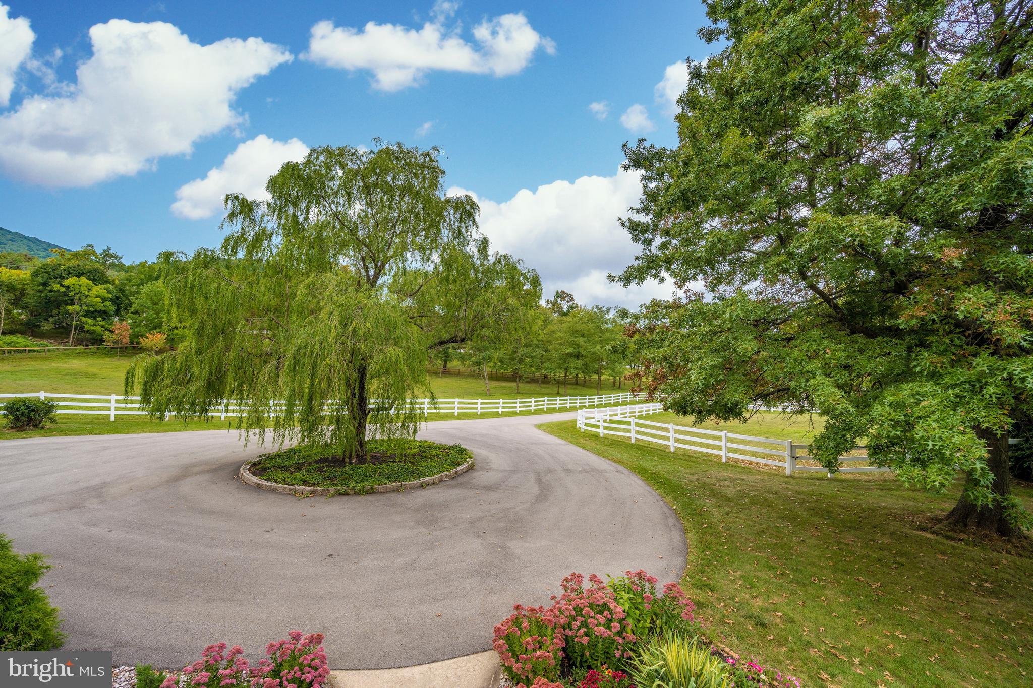 23036 Foxville Road Smithsburg, MD 21783 - Photo 66 of 135 circular front entry