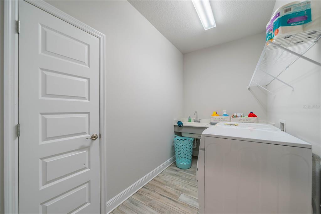 5538 Spanish Moss Cove Bradenton, FL 34203 - Photo 12 of 31 a utility room with dryer and washer