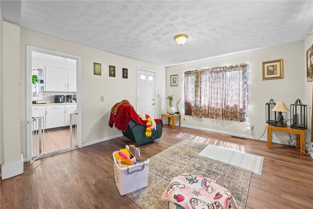 35 Malling Drive Rochester, NY 14621 - Photo 5 of 25 Gallery Image 5
