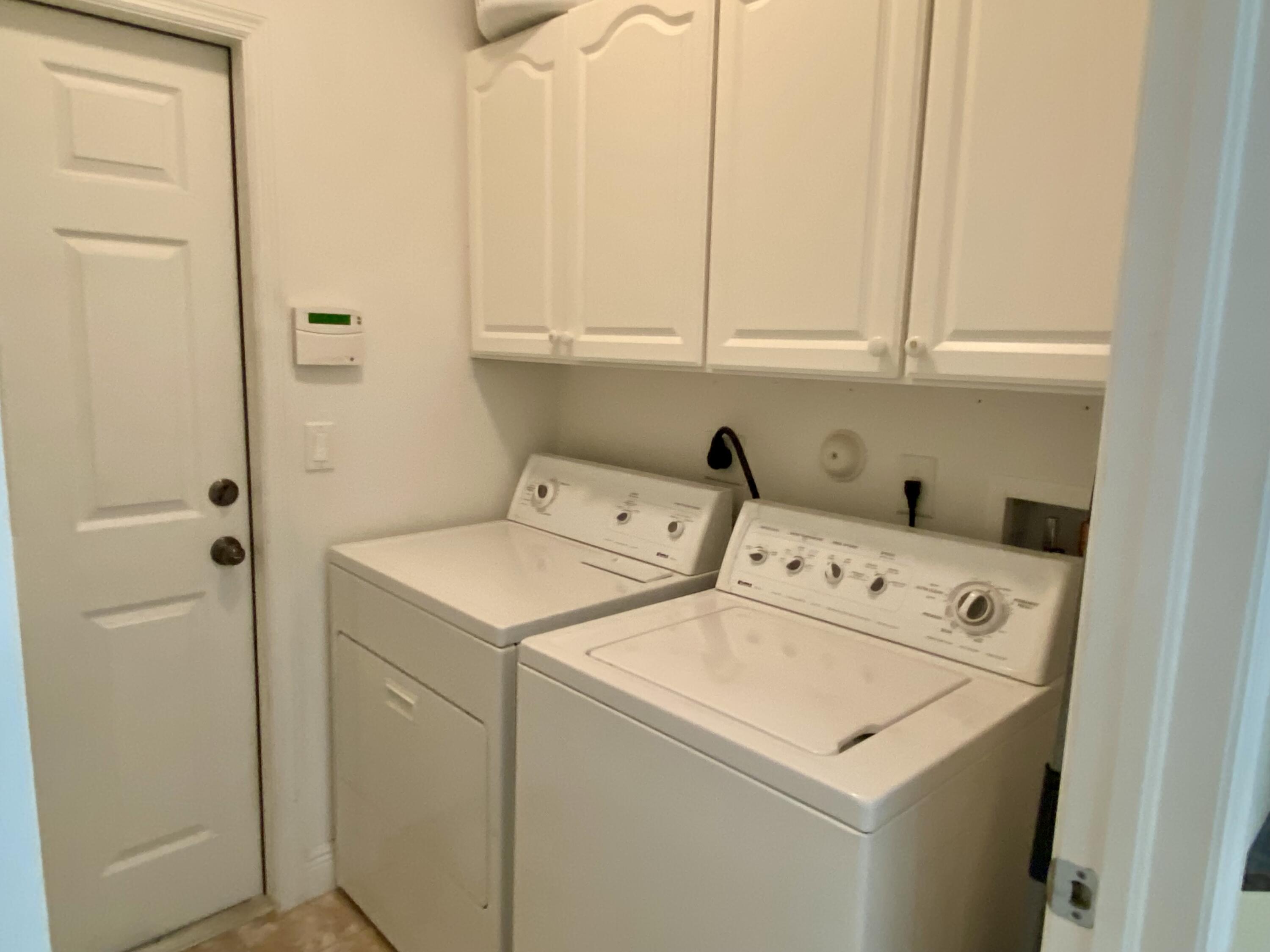 225 Clocktower Drive Jupiter, FL 33458 - Photo 26 of 40 Laundry