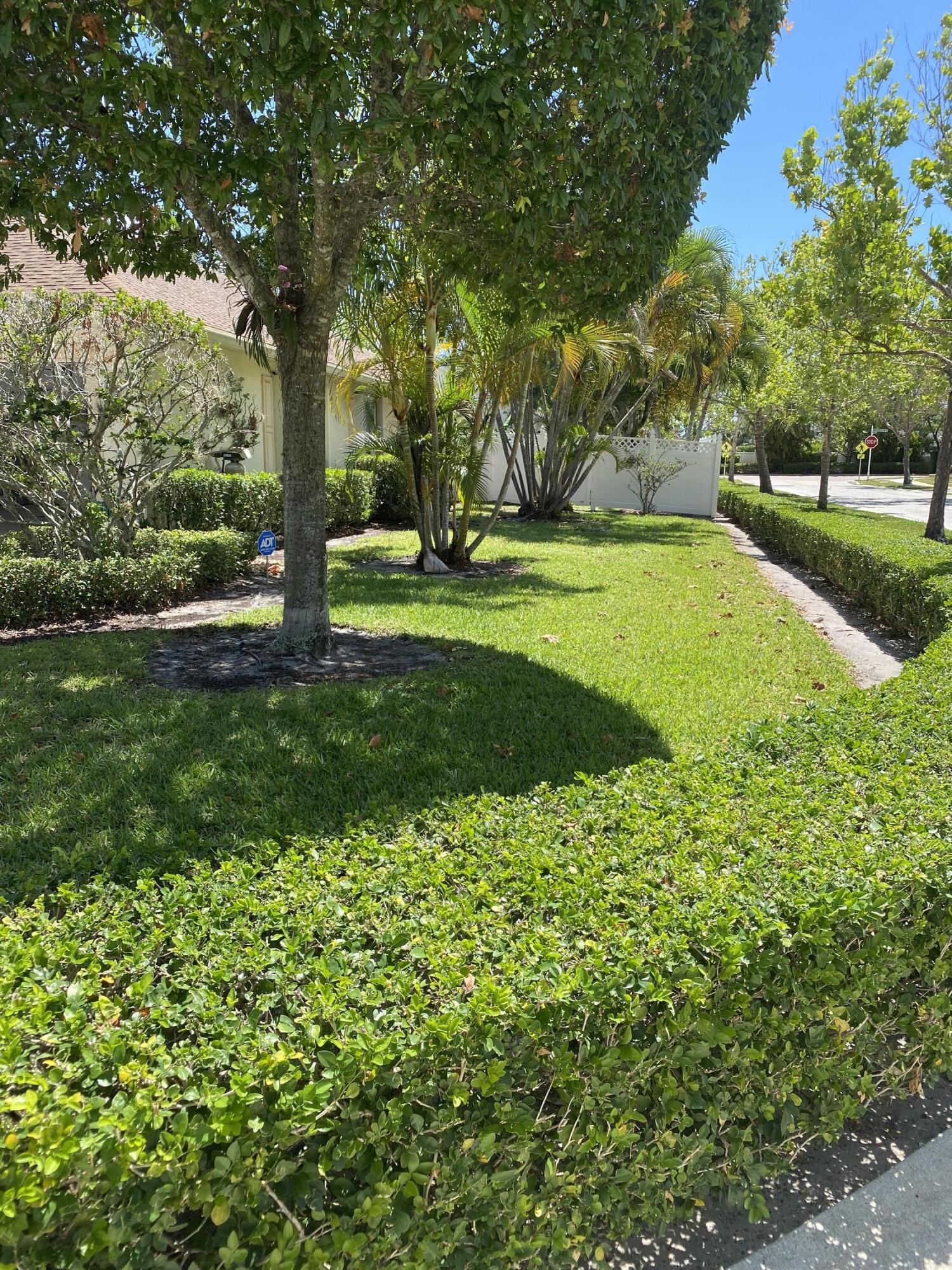 225 Clocktower Drive Jupiter, FL 33458 - Photo 28 of 40 Yard