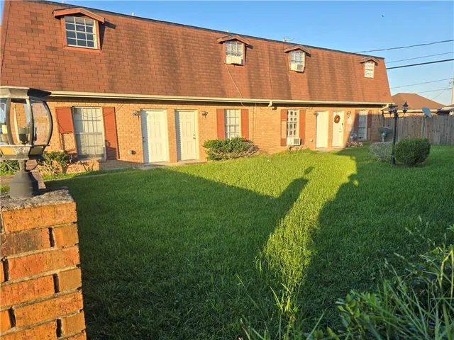 $1,100 | Undisclosed Address, Chalmette, LA 70043