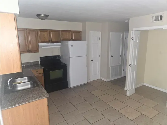 $1,100 | Undisclosed Address, Chalmette, LA 70043