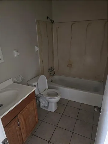 $1,100 | Undisclosed Address, Chalmette, LA 70043