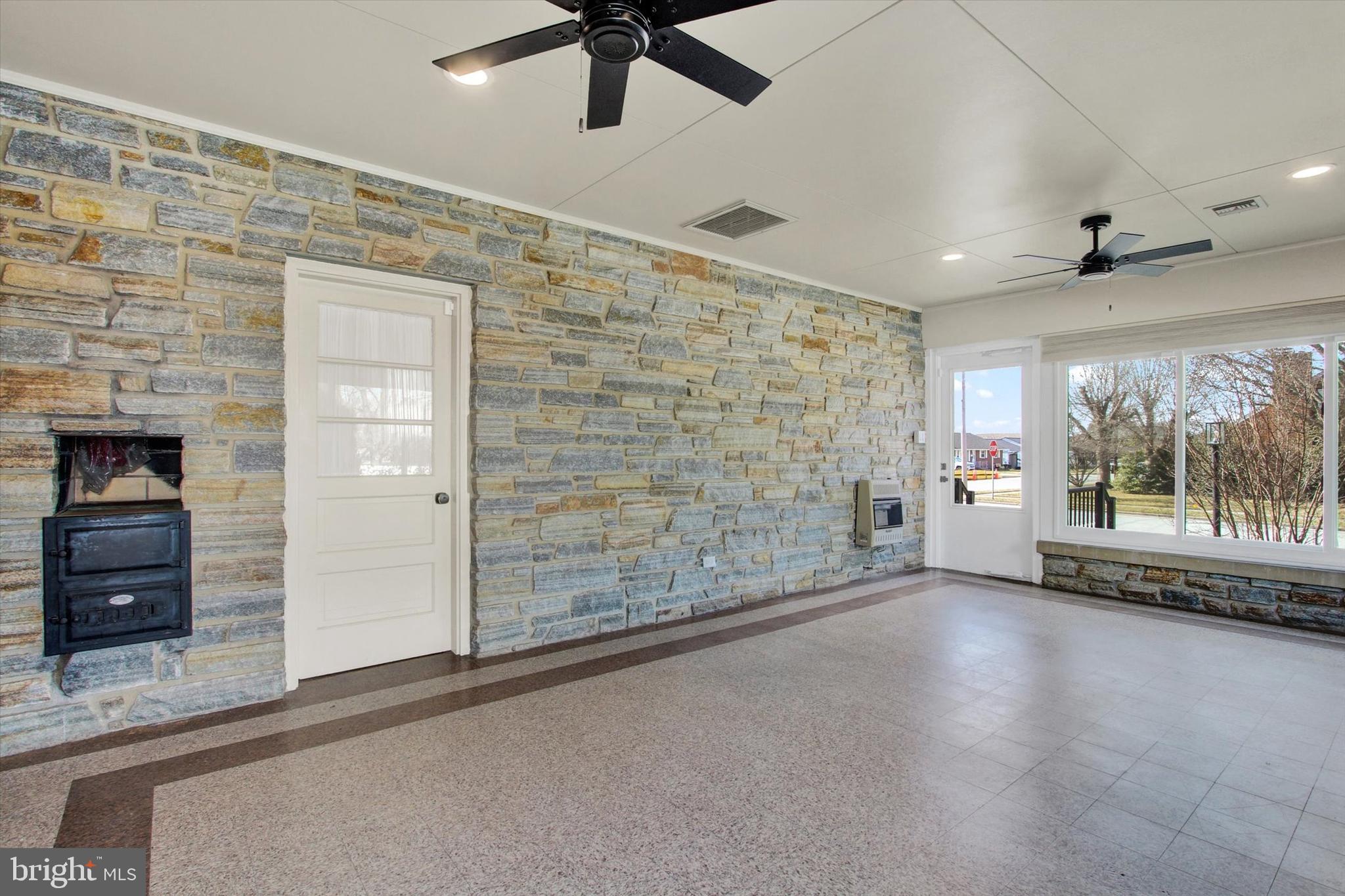 200 Sunset Avenue Hanover, PA 17331 - Photo 22 of 28 an empty room with windows