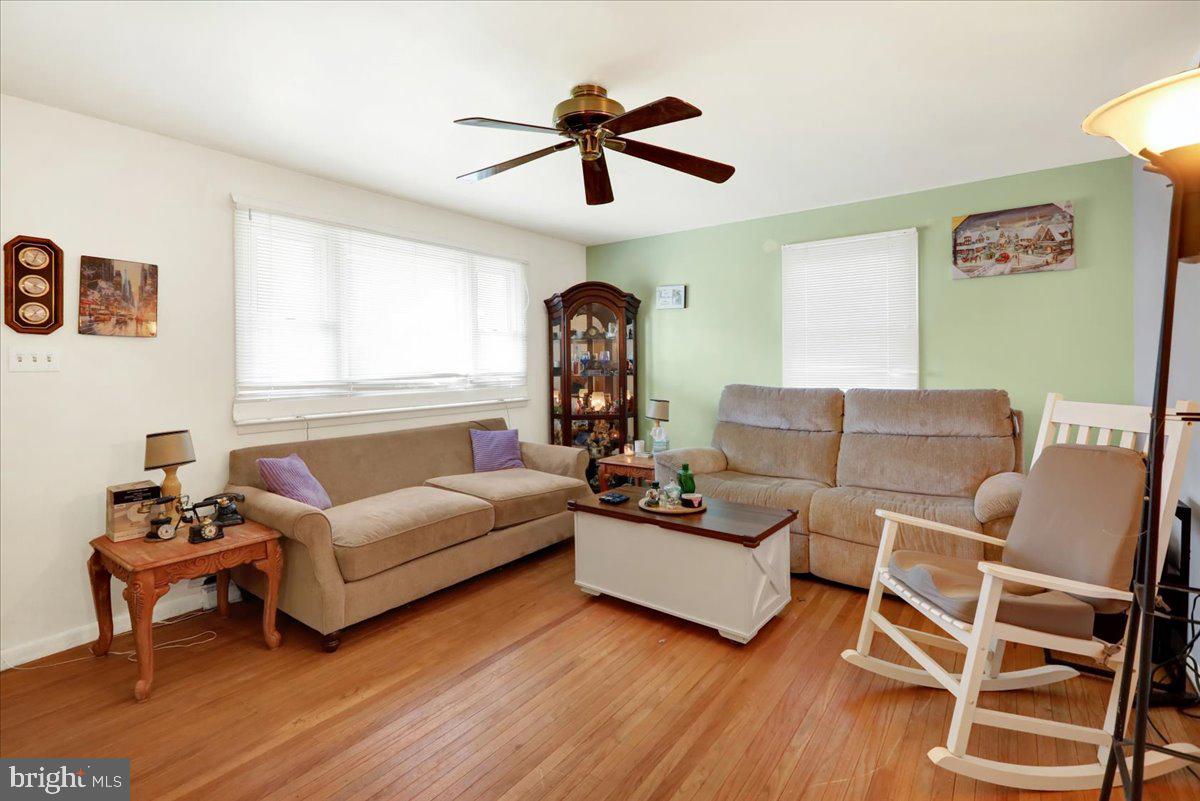 4334 Hilldale Road Reading, PA 19606 - Photo 6 of 27 Living Room