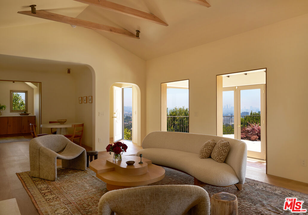 6911 Los Tilos Road Los Angeles, CA 90068 - Photo 3 of 44