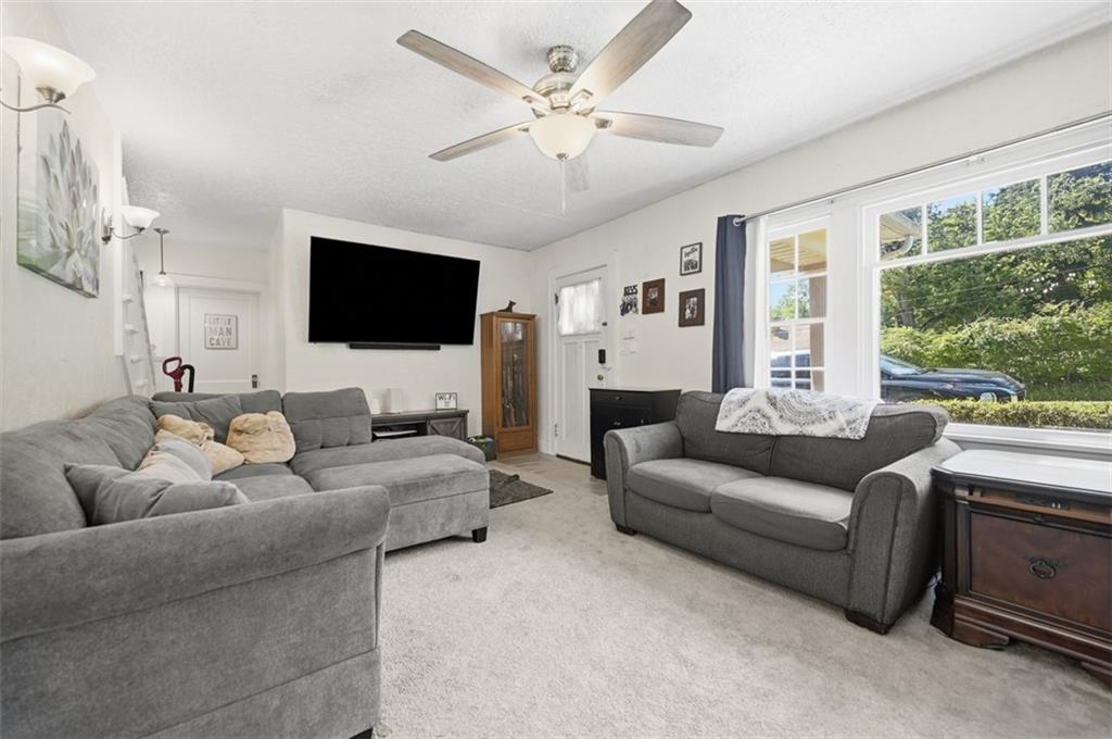816 Indiana Road Verona, PA 15147 - Photo 3 of 33 Gallery Image 3