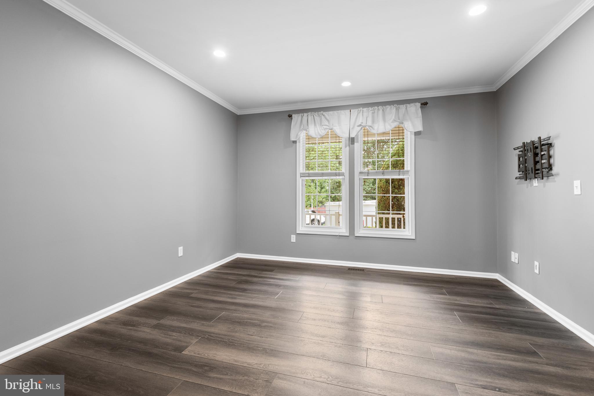 6456 Julie Ann Drive Hanover, MD 21076 - Photo 10 of 38 Living Room
