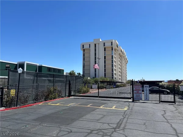 $1,350 | 3930 South University Center Drive, Unit 707, Las Vegas, NV 89119