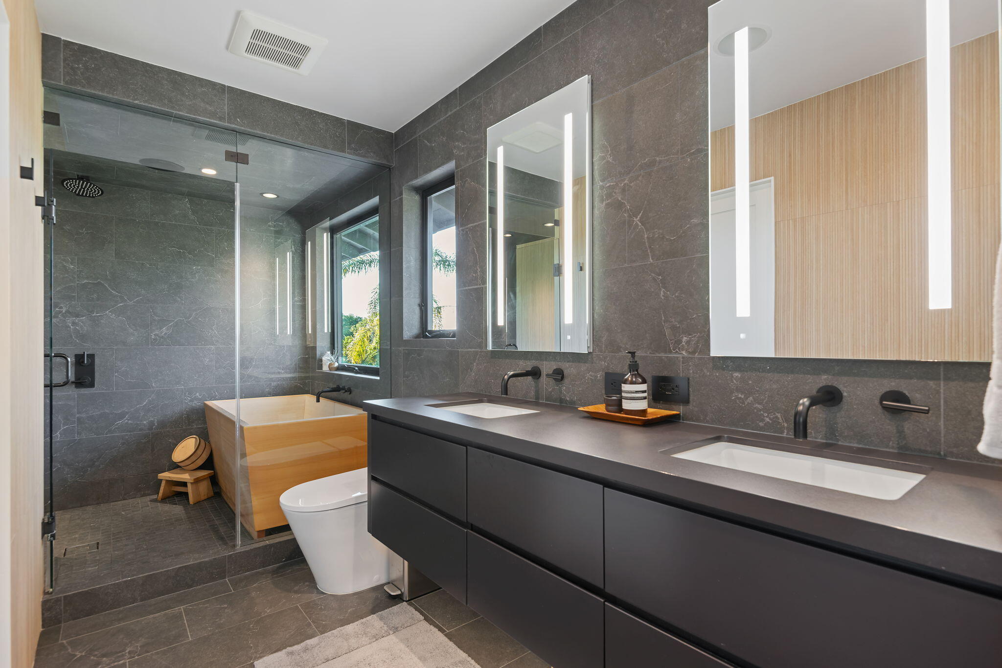 225 Constance Lane Santa Barbara, CA 93105 - Photo 13 of 31 14-Primary Bathroom