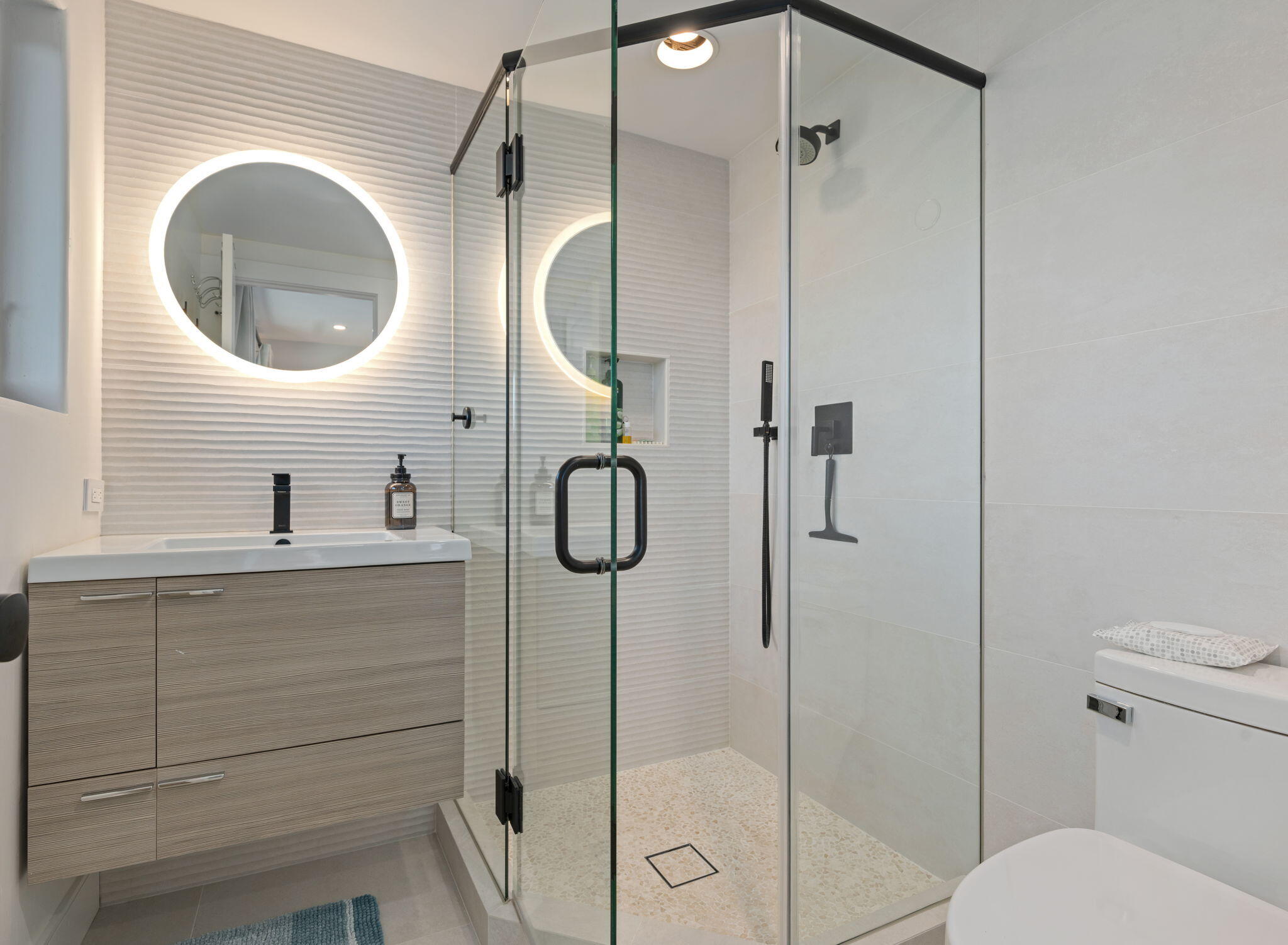 225 Constance Lane Santa Barbara, CA 93105 - Photo 15 of 31 17-Bathroom 2