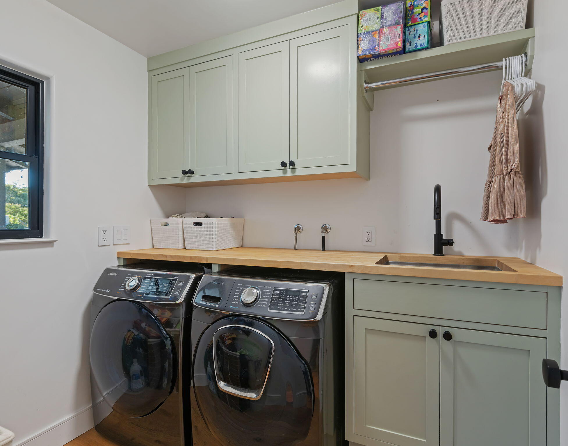 225 Constance Lane Santa Barbara, CA 93105 - Photo 28 of 31 30-Laundry