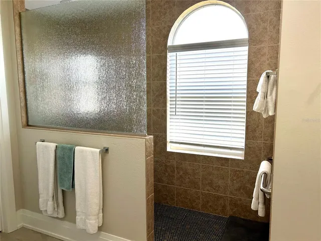 $5,600 | 7448 39th Court East, Sarasota, FL 34243