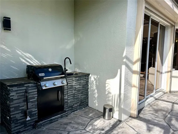 a view of living room with washer and dryer
