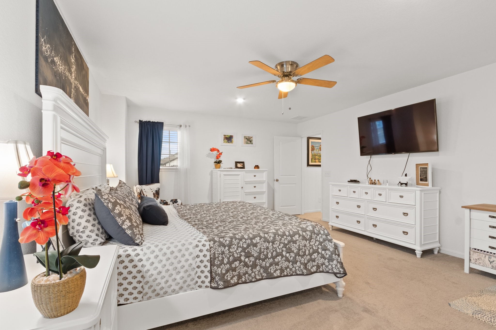 5834 Finely Run St Spring Spring, TX 77373 - Photo 22 of 50 a bedroom with a bed and a flat screen tv