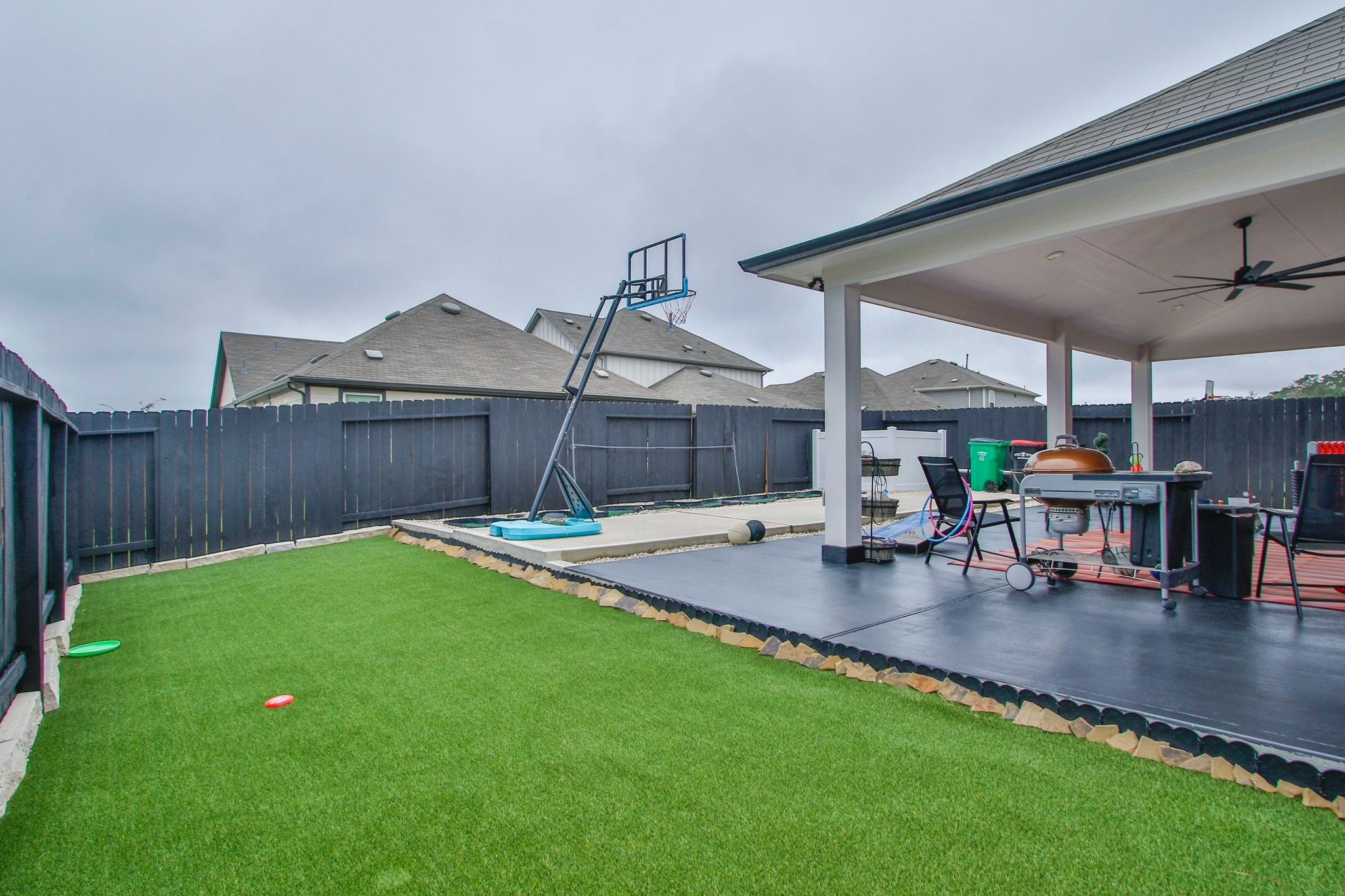 5834 Finely Run St Spring Spring, TX 77373 - Photo 35 of 50 a view of a backyard with swimming pool