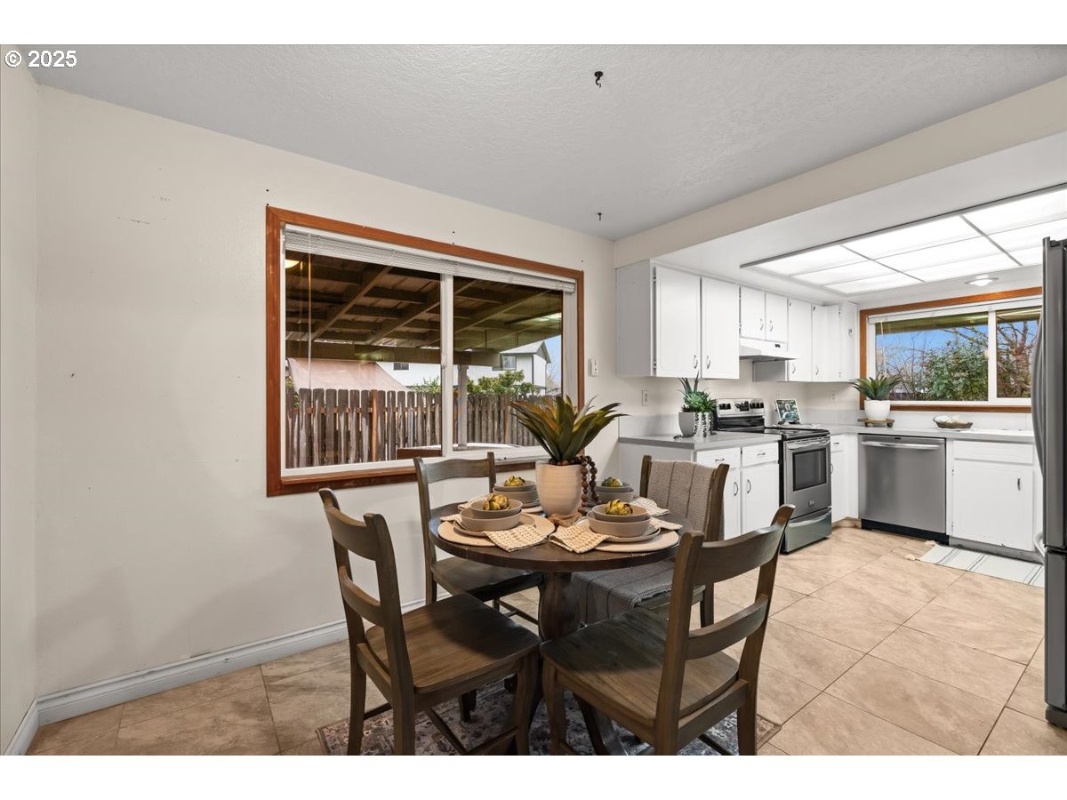 253 South Tarrybrook Circle Cornelius, OR 97113 - Photo 13 of 23 a dining room with furniture and window