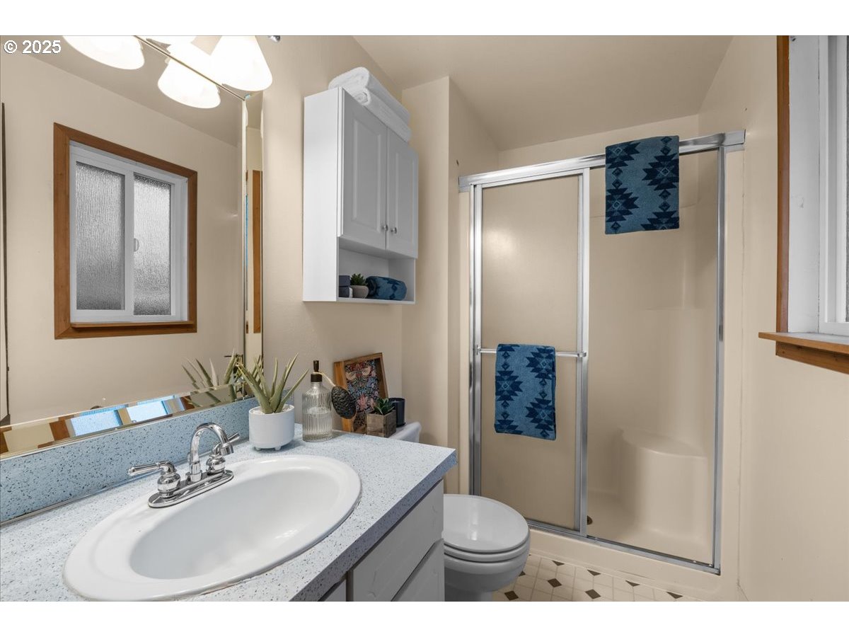 253 South Tarrybrook Circle Cornelius, OR 97113 - Photo 18 of 23 a bathroom with a sink toilet and shower