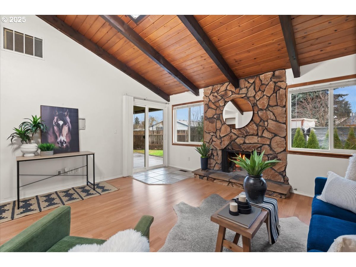 253 South Tarrybrook Circle Cornelius, OR 97113 - Photo 10 of 23 a living room with furniture