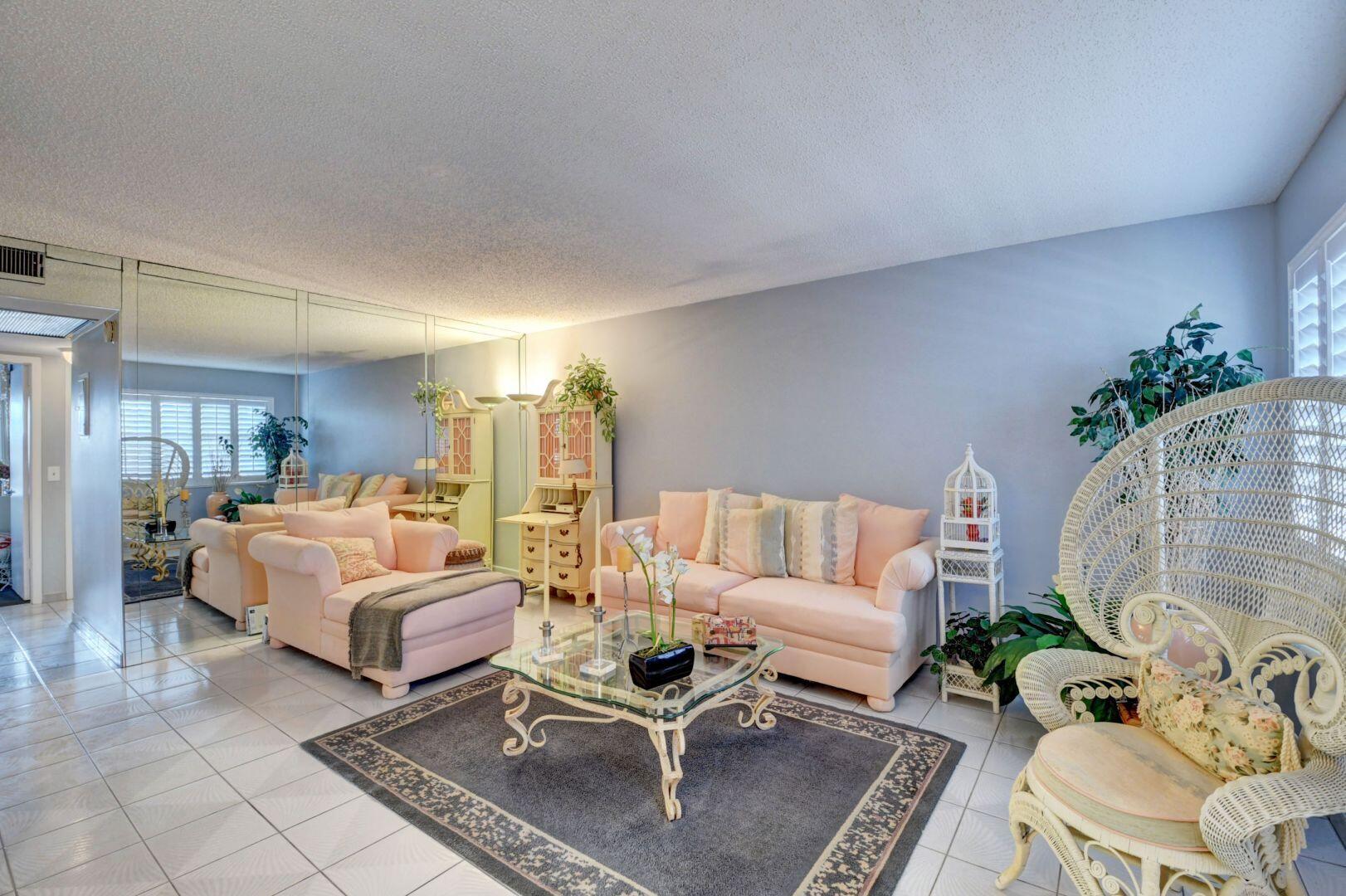 3014 Guildford East Boca Raton, FL 33434 - Photo 11 of 50 Living Area