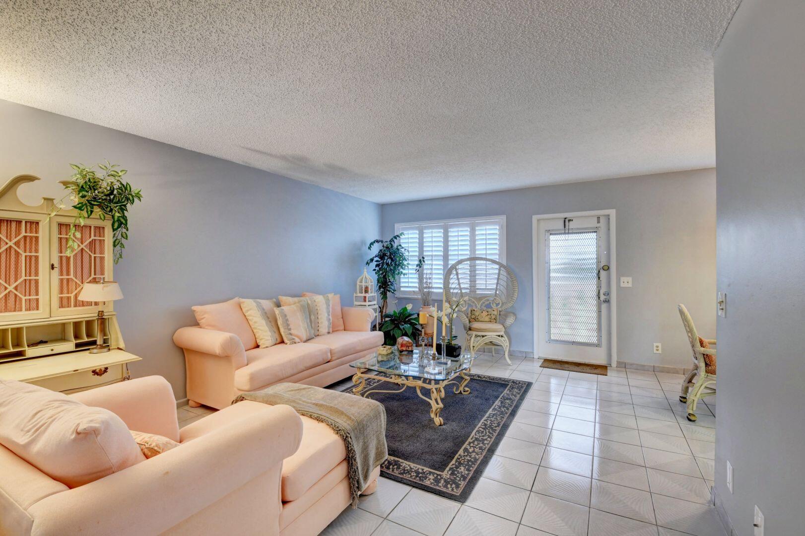 3014 Guildford East Boca Raton, FL 33434 - Photo 12 of 50 Living Area