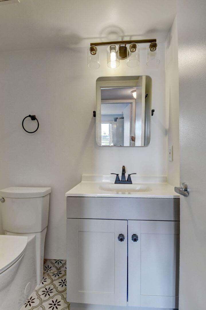 3014 Guildford East Boca Raton, FL 33434 - Photo 22 of 50 1/2 Bathroom