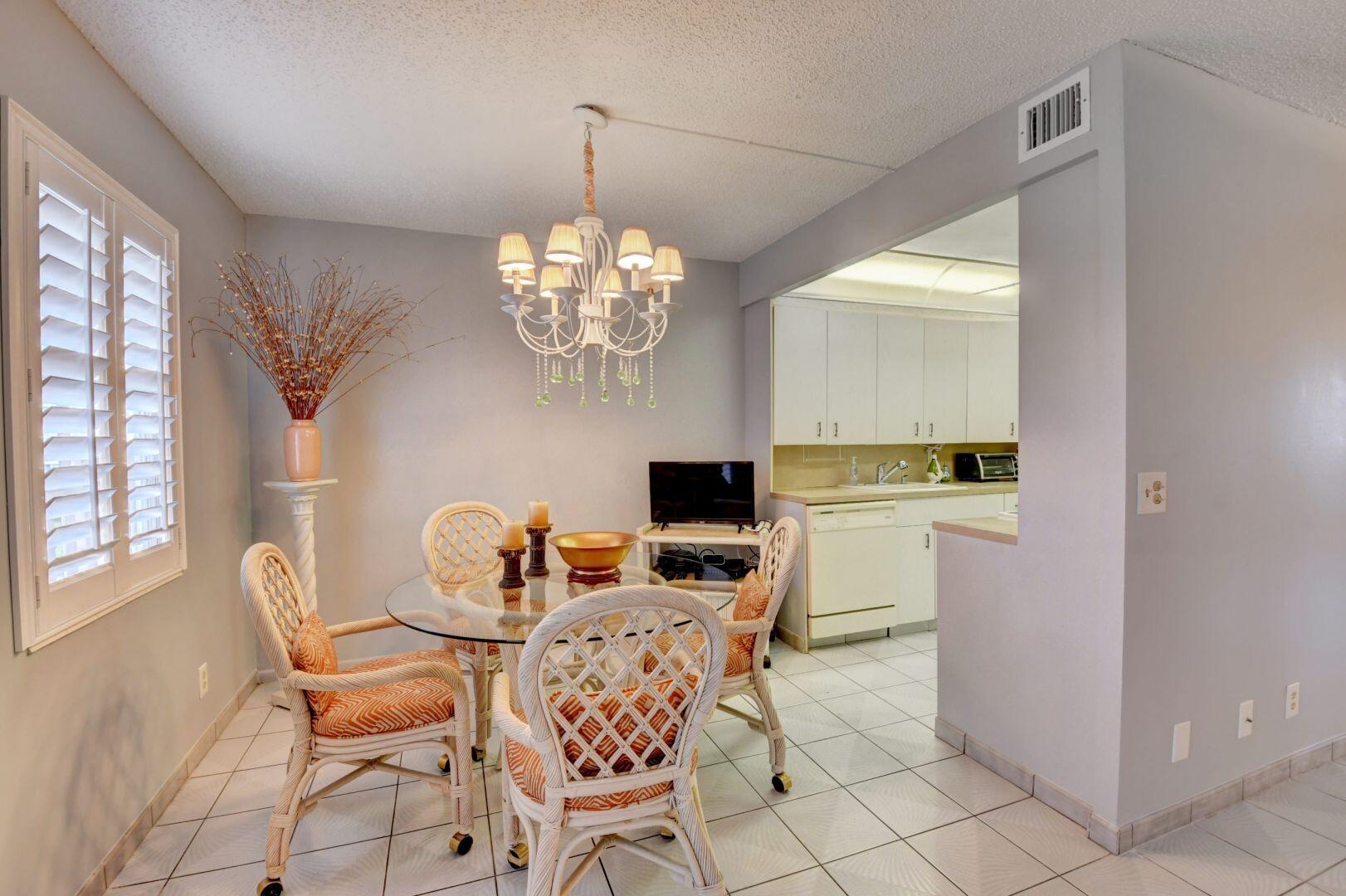 3014 Guildford East Boca Raton, FL 33434 - Photo 7 of 50 Dining Area