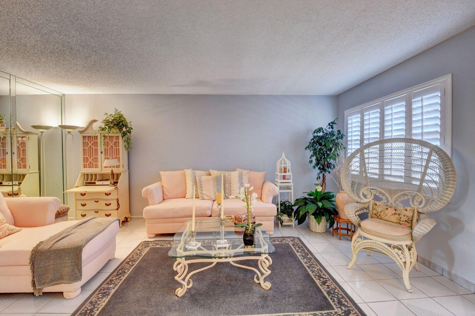 3014 Guildford East Boca Raton, FL 33434 - Photo 9 of 50 Living Area