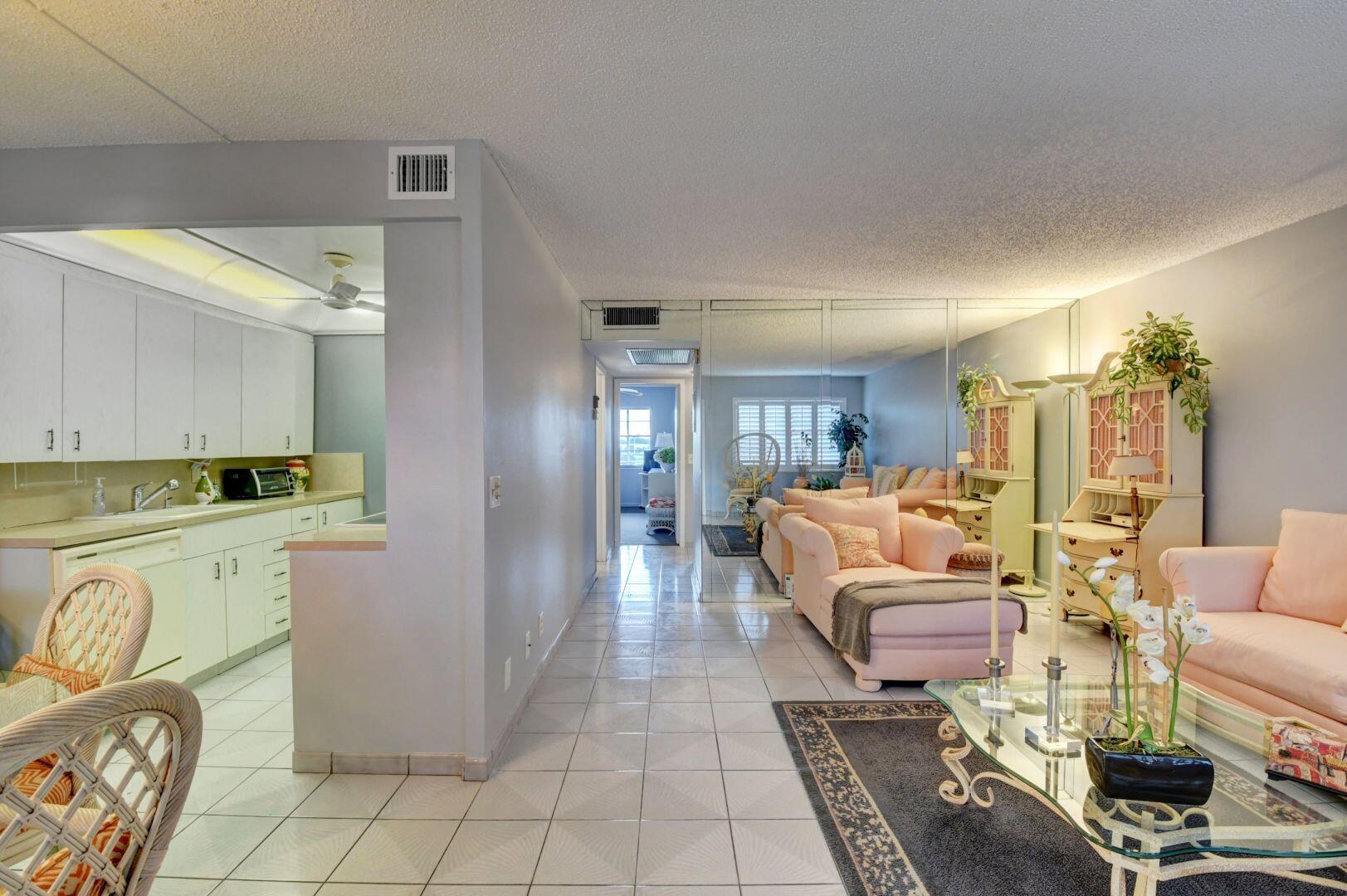 3014 Guildford East Boca Raton, FL 33434 - Photo 10 of 50 Living Area