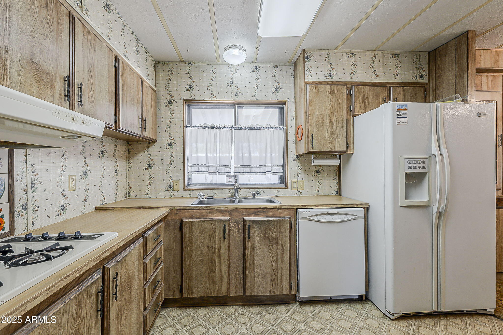 1617 South Cortez Road, Unit 1 Apache Junction, AZ 85119 - Photo 17 of 33 a kitchen with a stove a sink and a refrigerator