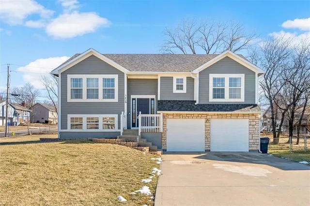 $384,500 | 1216 North Parkway Drive, Olathe, KS 66061
