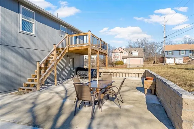 $384,500 | 1216 North Parkway Drive, Olathe, KS 66061