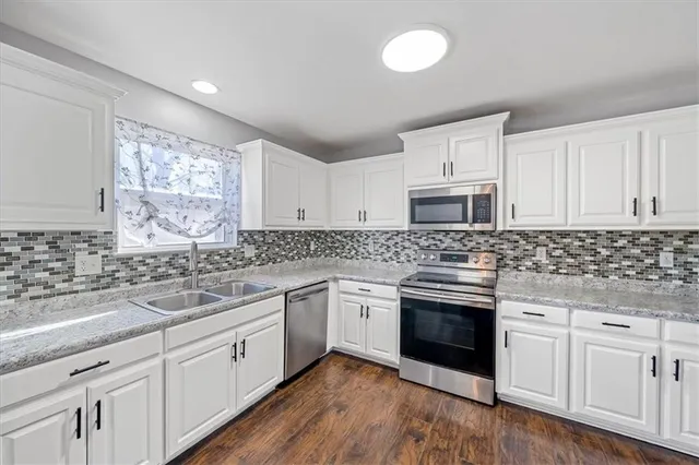 $384,500 | 1216 North Parkway Drive, Olathe, KS 66061