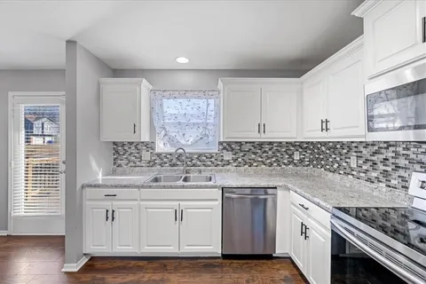 $384,500 | 1216 North Parkway Drive, Olathe, KS 66061