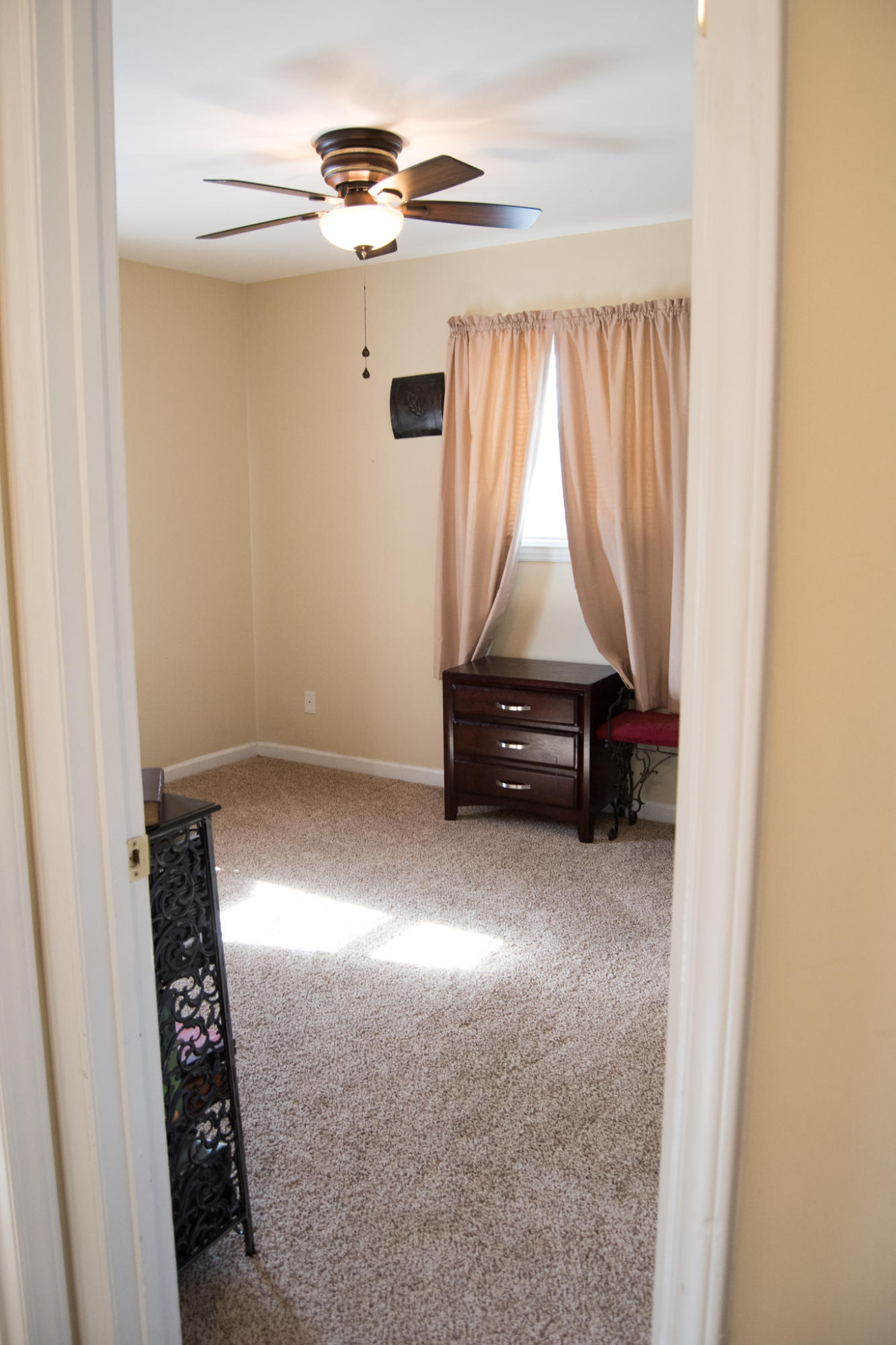 5409 Palm Valley Road Roanoke, VA 24019 - Photo 22 of 36 2nd Bedroom