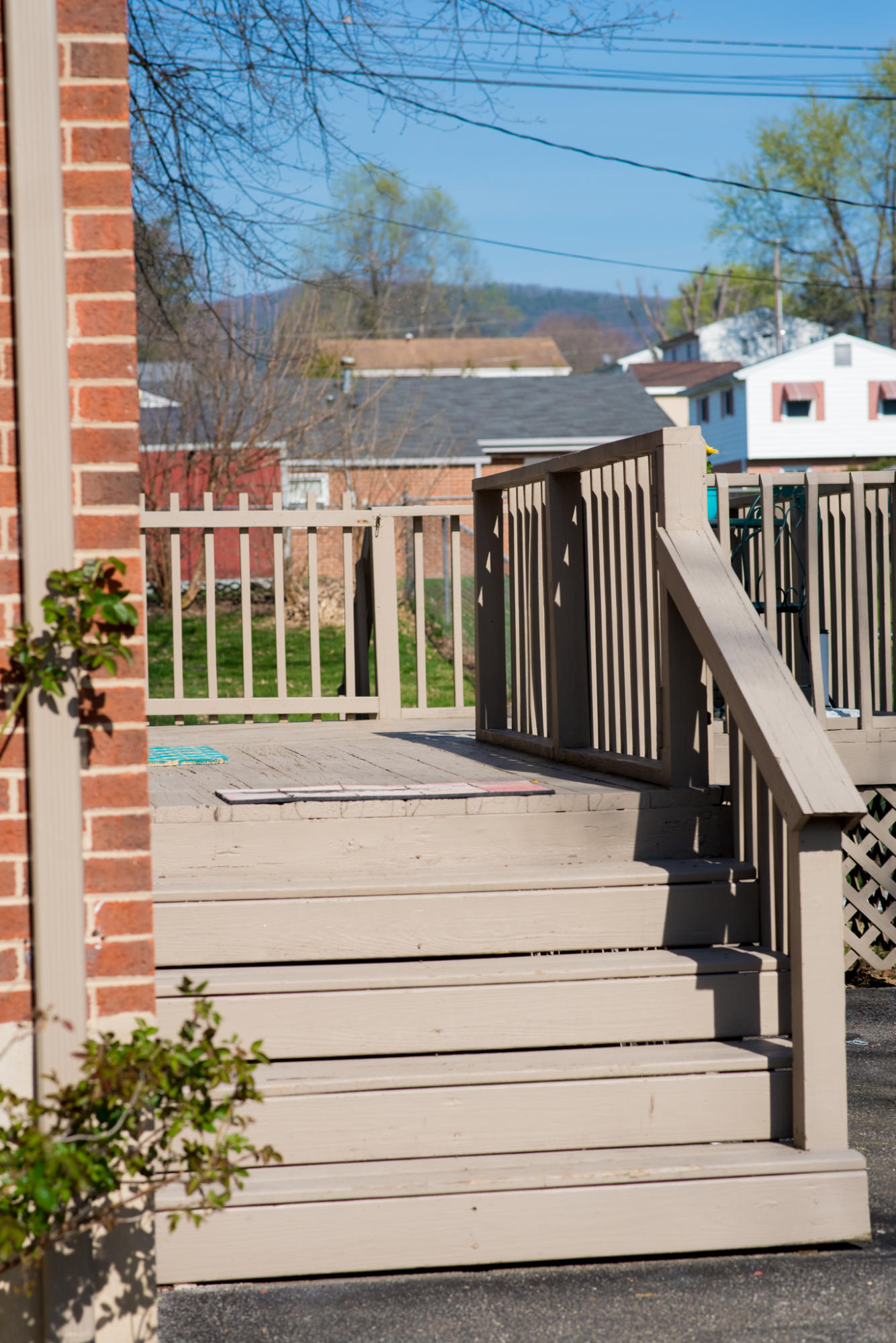 5409 Palm Valley Road Roanoke, VA 24019 - Photo 4 of 36 Side Porch