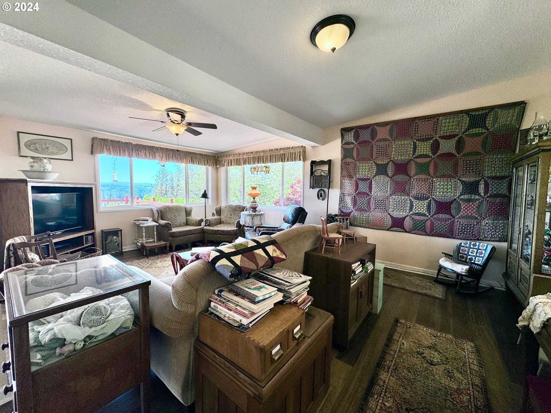 40101 Southeast Gibson Road Washougal, WA 98671 - Photo 12 of 45 Living Room