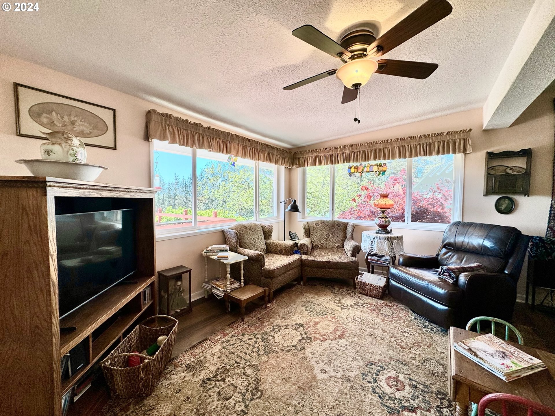 40101 Southeast Gibson Road Washougal, WA 98671 - Photo 13 of 45 Living Room