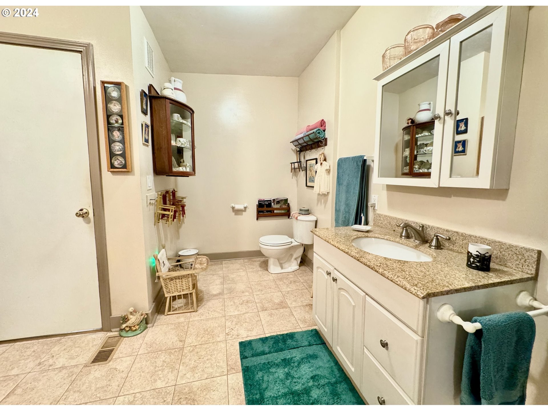 40101 Southeast Gibson Road Washougal, WA 98671 - Photo 18 of 45 Bathroom, Continental