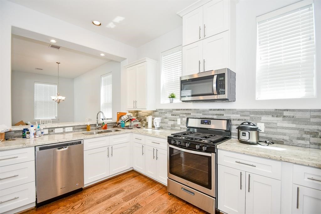 703 Link Road Houston, TX 77009 - Photo 8 of 32