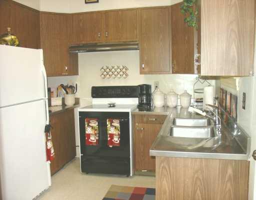 302 Elm Road Ambridge, PA 15003 - Photo 6 of 7 Kitchen.