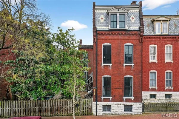 $1,400 | 1010 Allen Avenue, Unit 1F, St. Louis, MO 63104