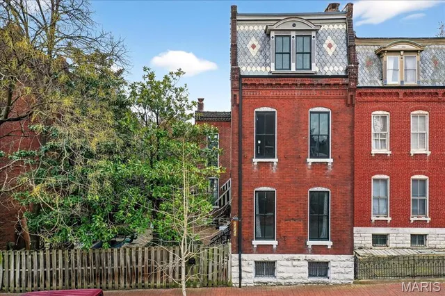 $1,900 | 1010 Allen Avenue, St. Louis, MO 63104