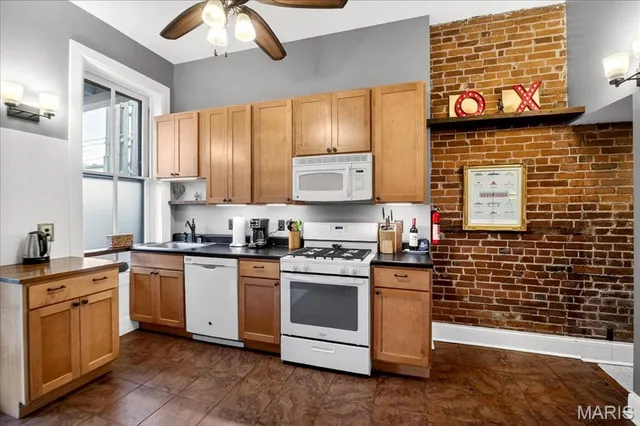 $1,900 | 1010 Allen Avenue, St. Louis, MO 63104