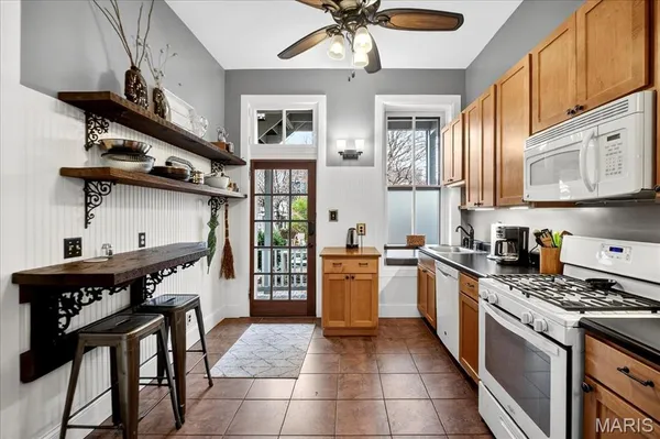 $1,400 | 1010 Allen Avenue, Unit 1F, St. Louis, MO 63104